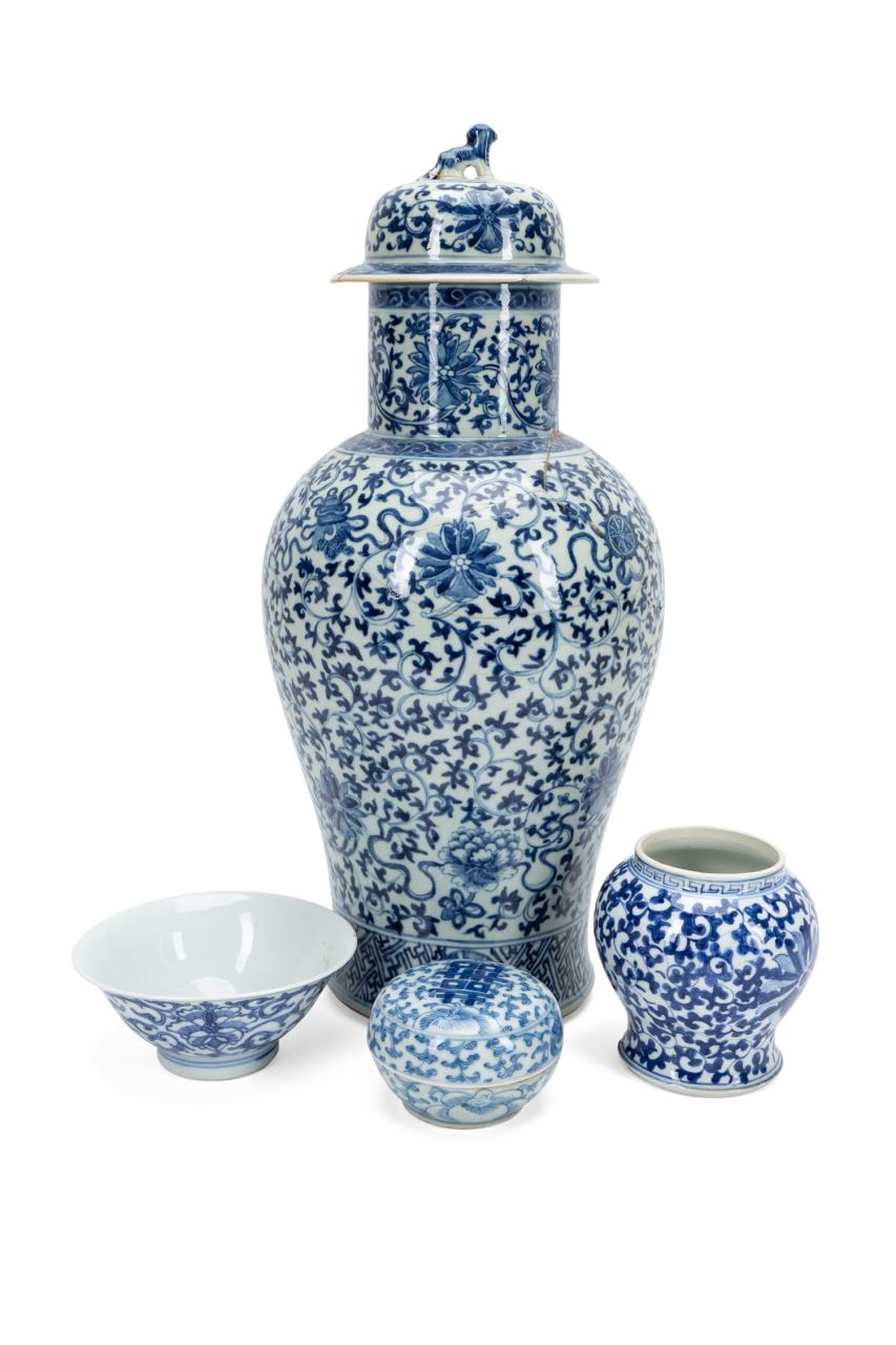 FOUR CHINESE BLUE AND WHITE ARTICLES 29f74f