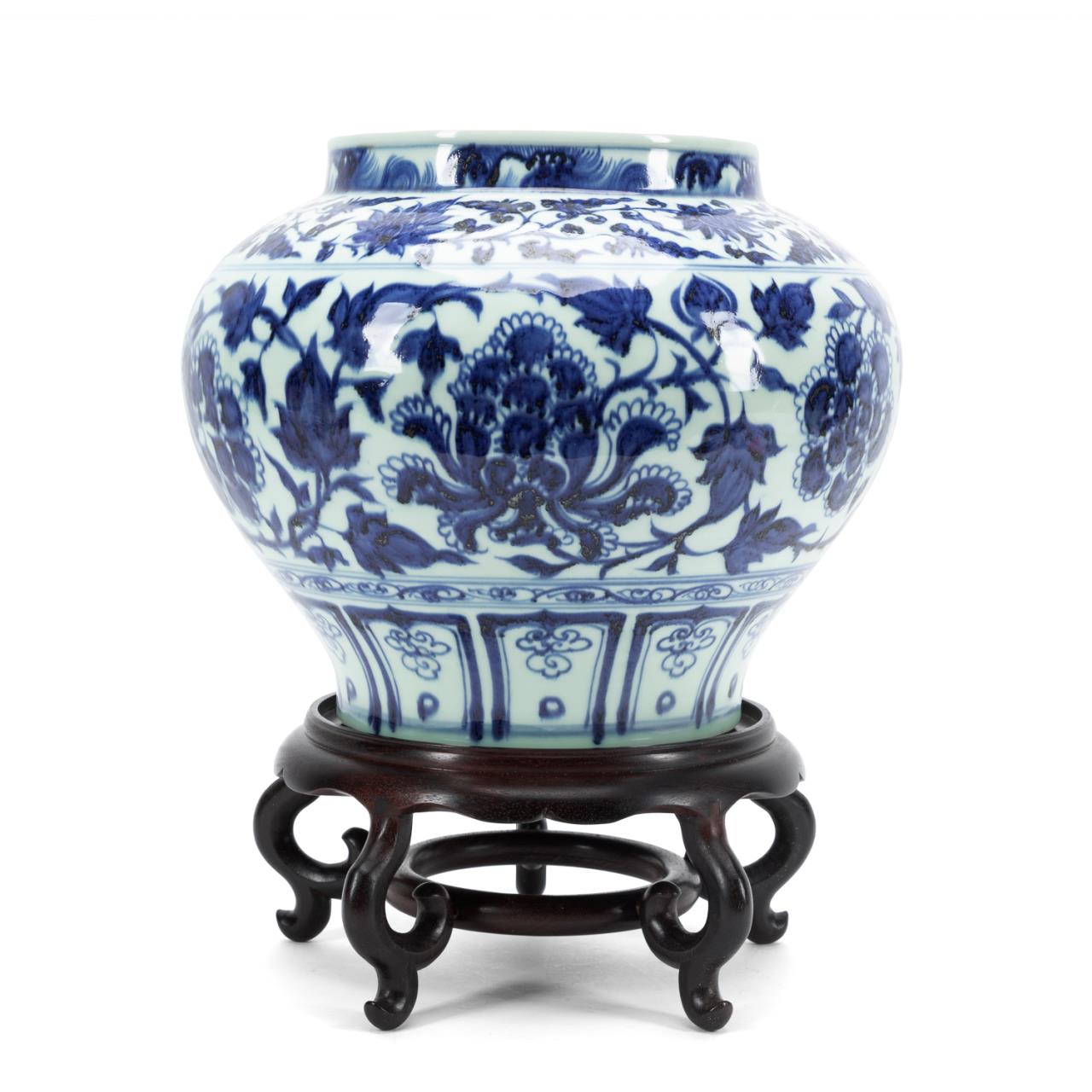 CHINESE BLUE AND WHITE FISH POT