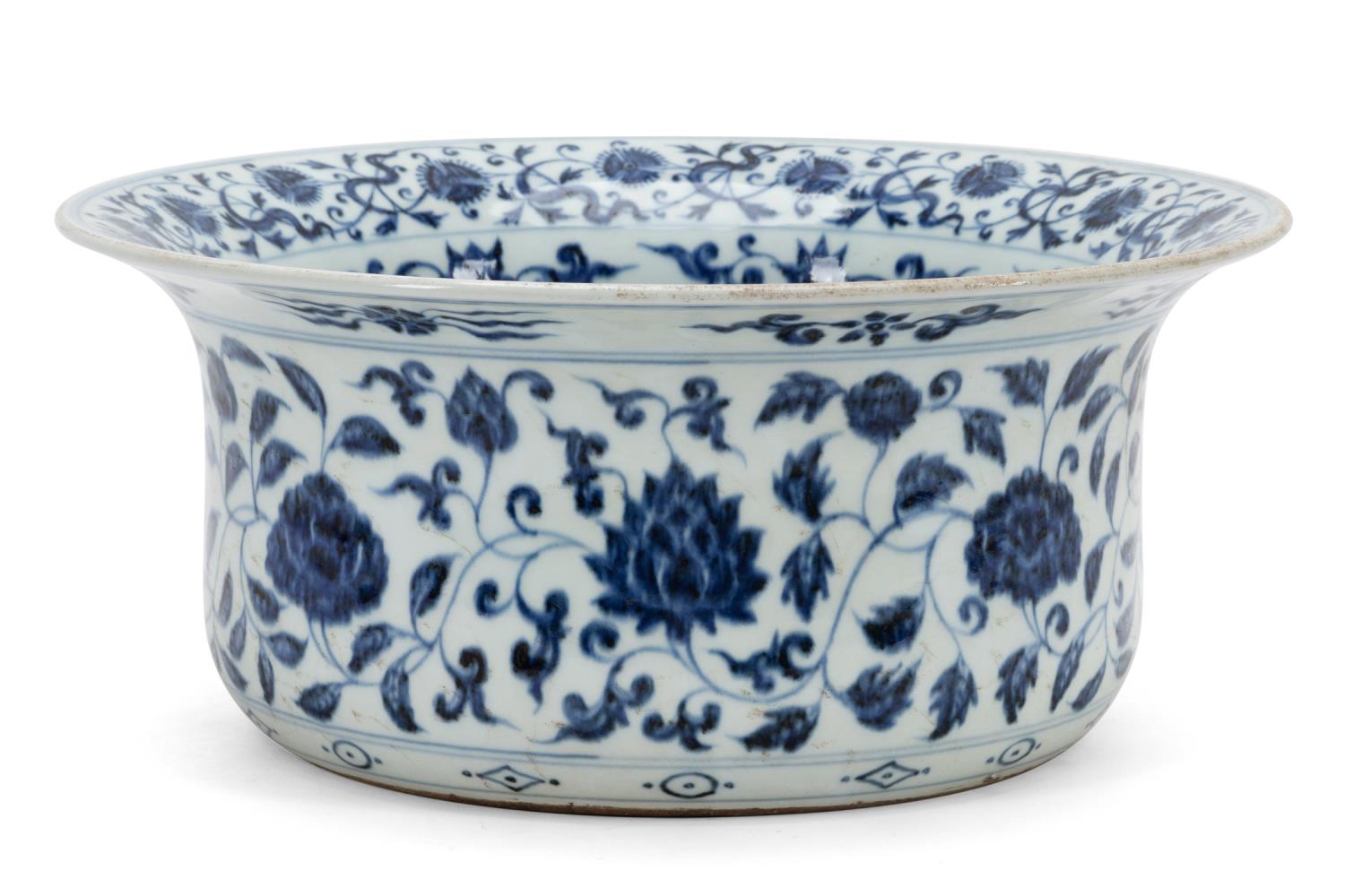 CHINESE BLUE AND WHITE FLORAL BASIN 29f798