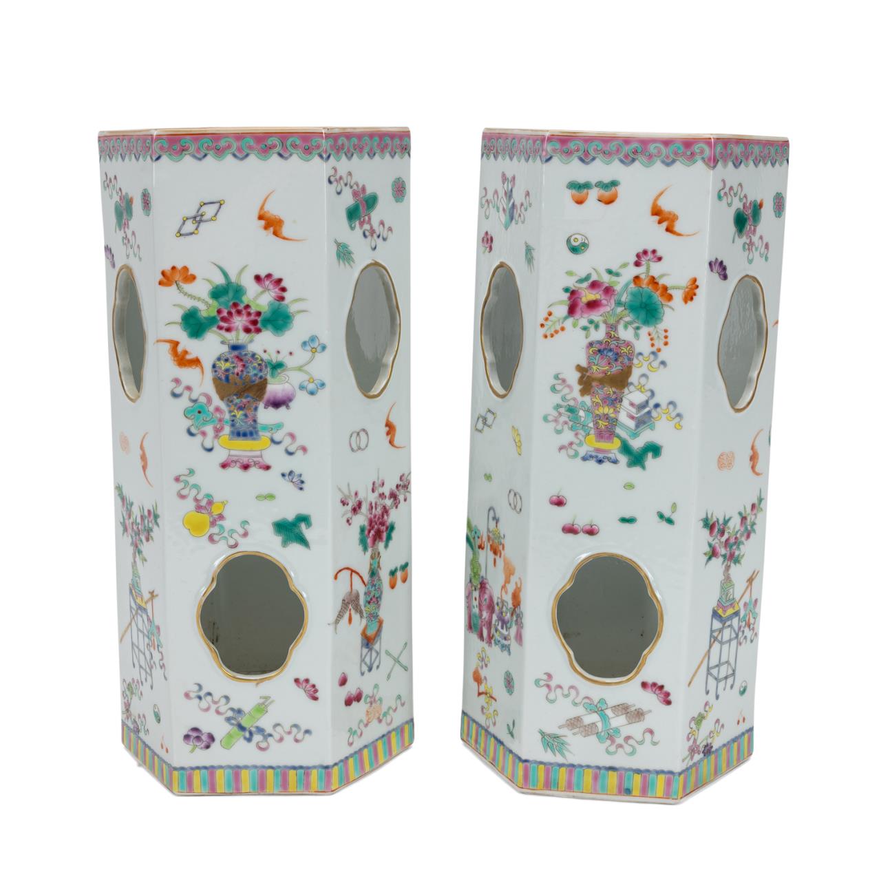 PAIR OF CHINESE FAMILLE ROSE BOGU 29f7ab