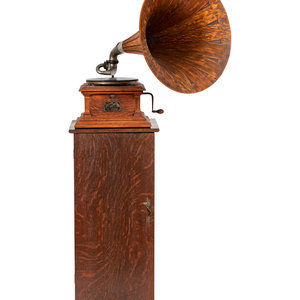 A Victor type III Disc Phonograph with
