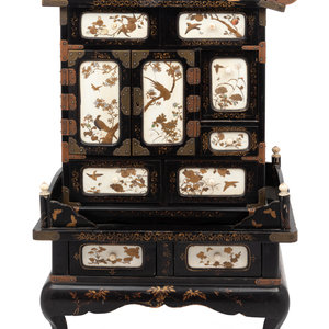 A Japanese Parcel Gilt Lacquered 2a319c