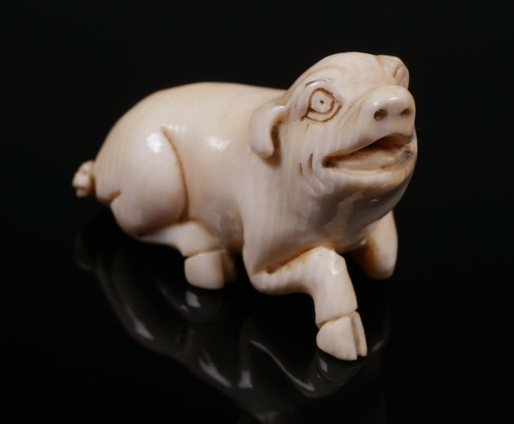 ANTIQUE JAPANESE IVORY PIG NETSUKEMeasures 2a3676