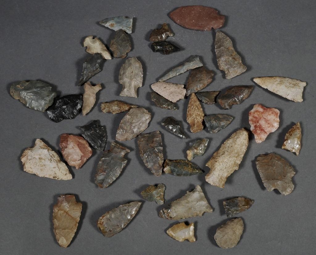 42 ARROWHEADS & STONE TOOLSOld estate