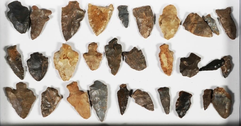 30 ARROWHEADS & STONE TOOLSOld