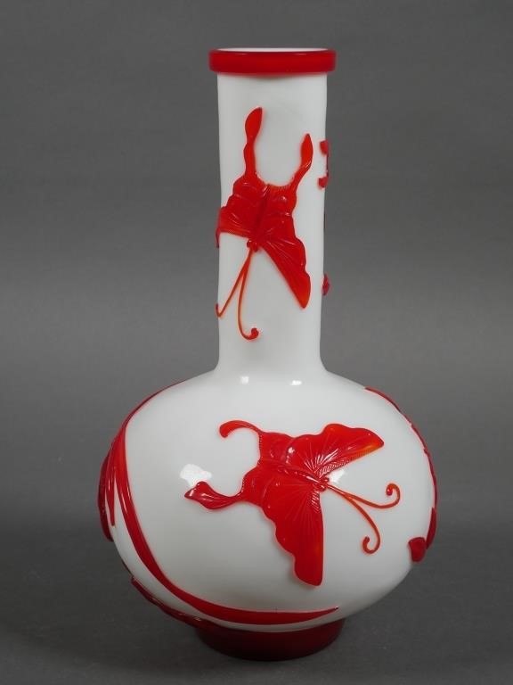 PEKING GLASS CAMEO VASE RED ON 2a435b