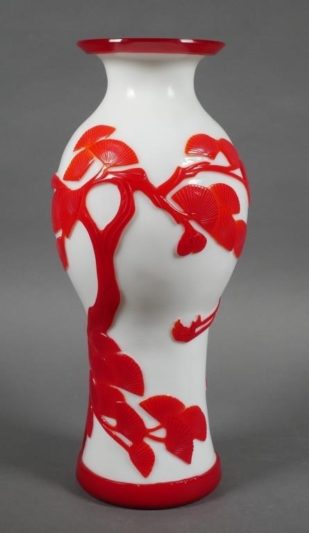PEKING GLASS CAMEO VASE RED ON 2a435c