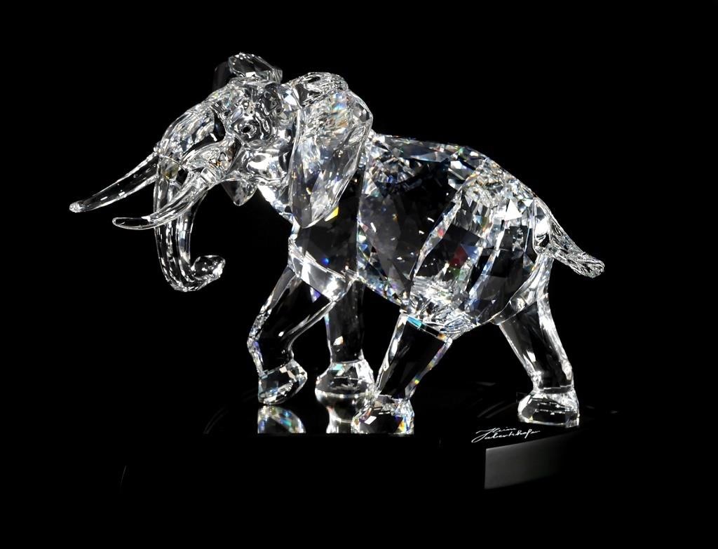 LARGE SWAROVSKI CRYSTAL ELEPHANT 2a21f7