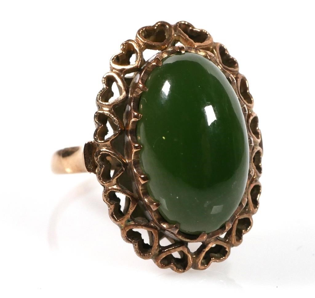 18K GOLD JADE CABOCHON RING, VINTAGEVintage