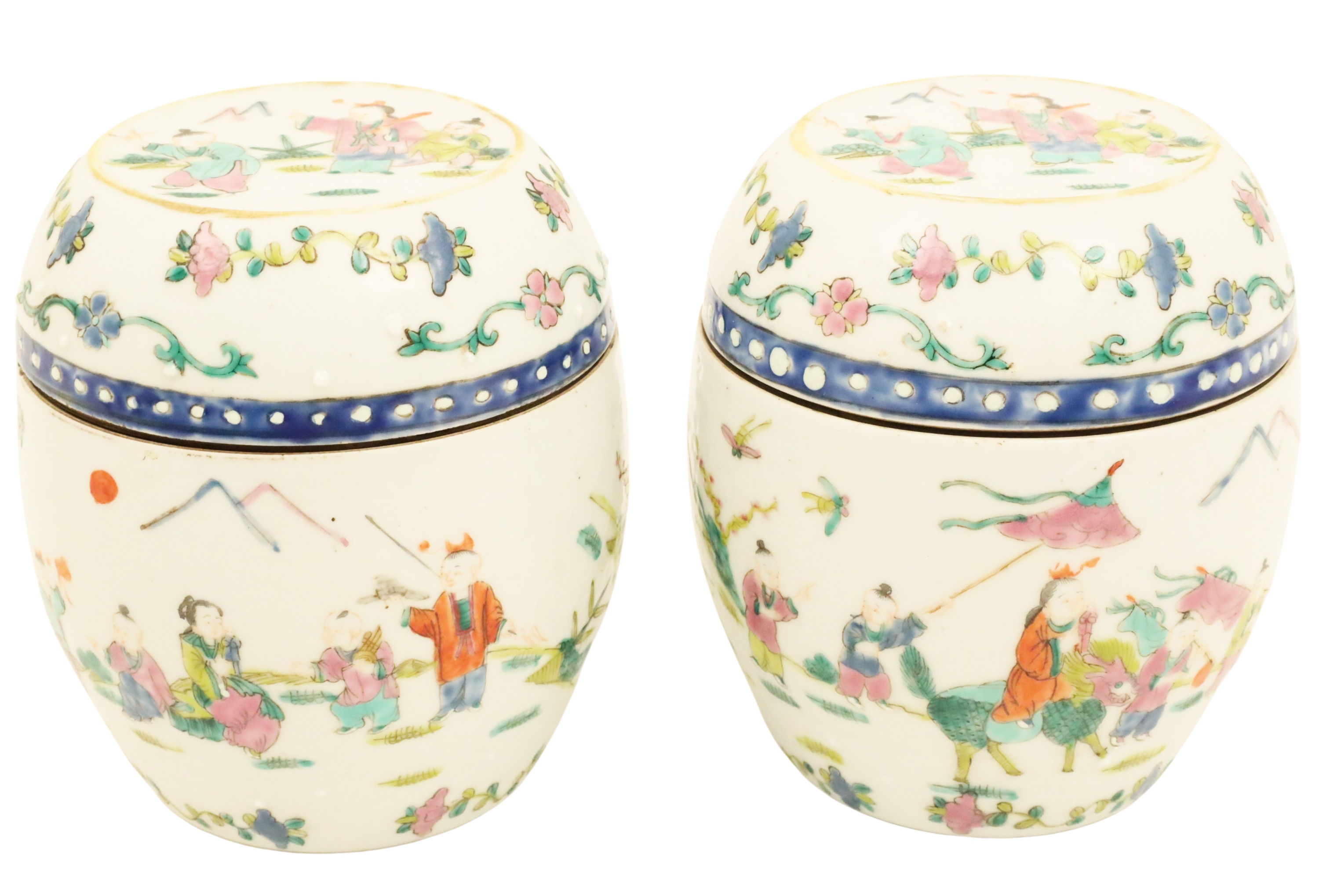 PAIR OF CHINESE PORCELAIN COVERED