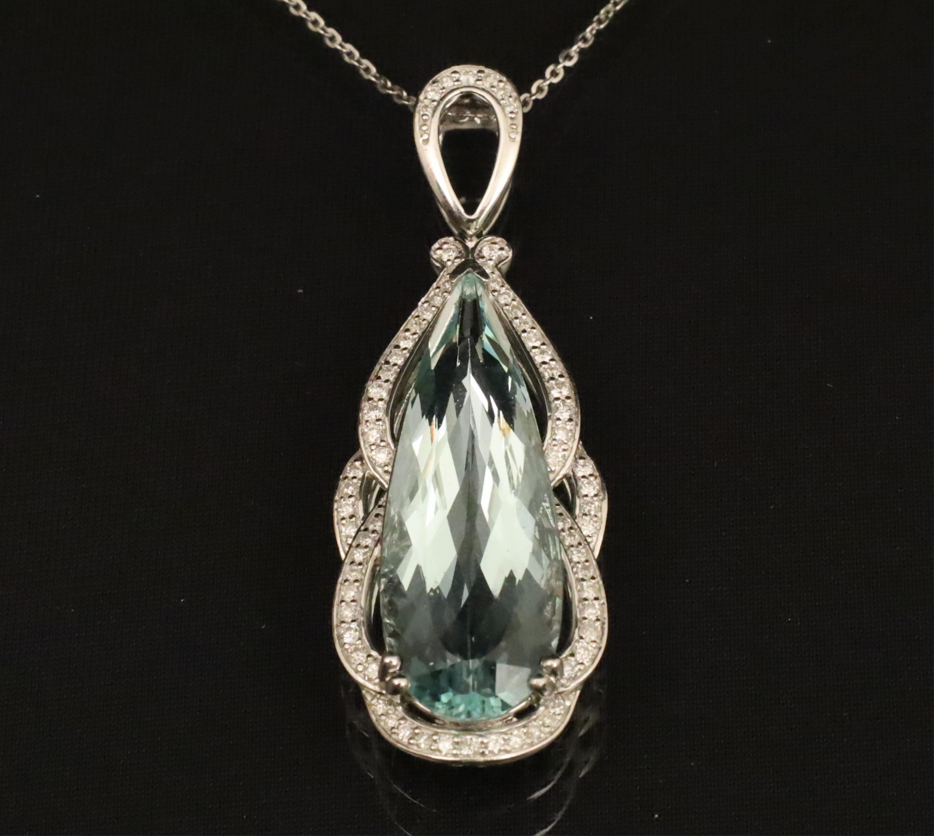 PLATINUM AQUAMARINE & DIAMOND PENDANT