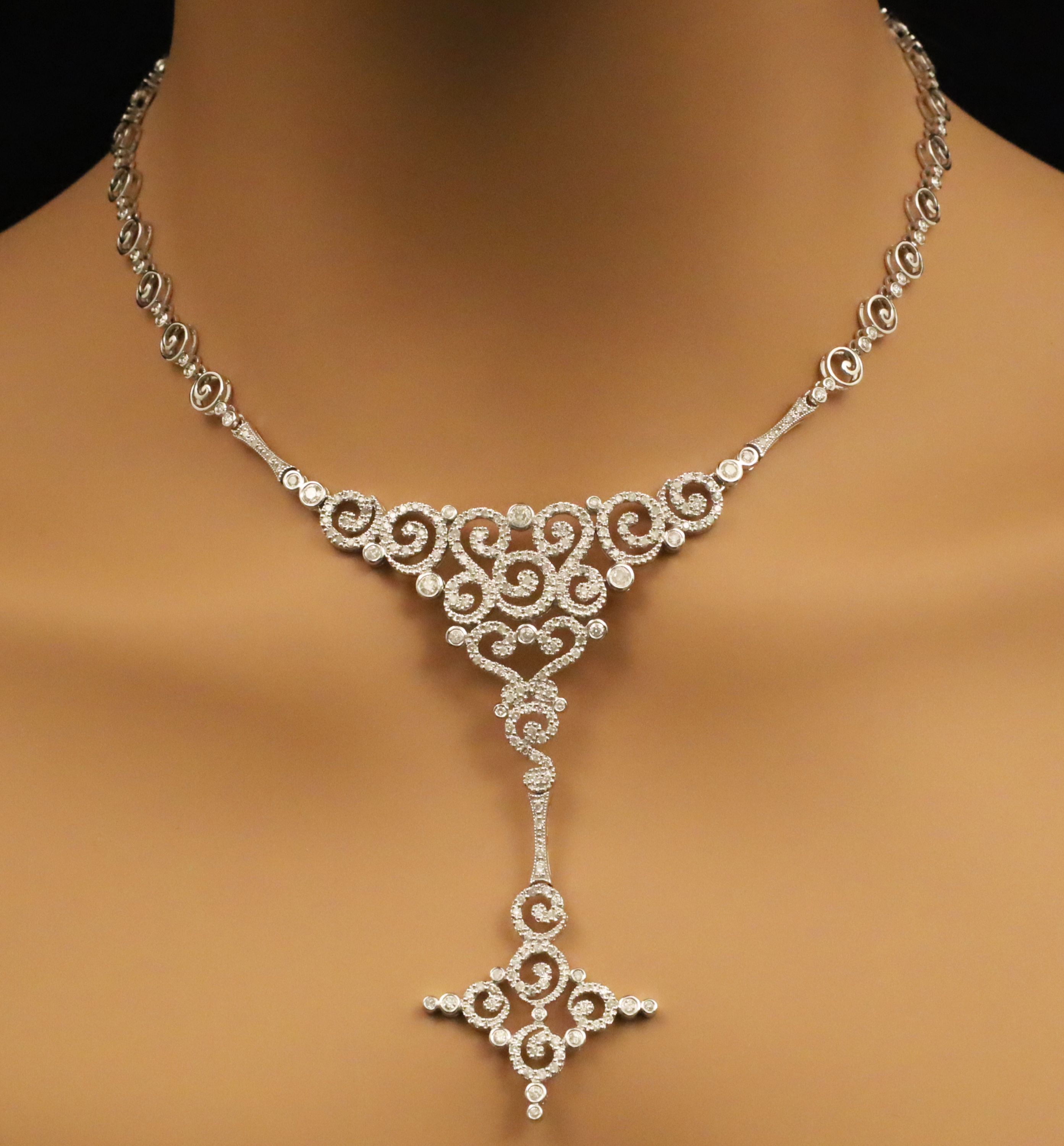 14K WHITE GOLD DIAMOND NECKLACE