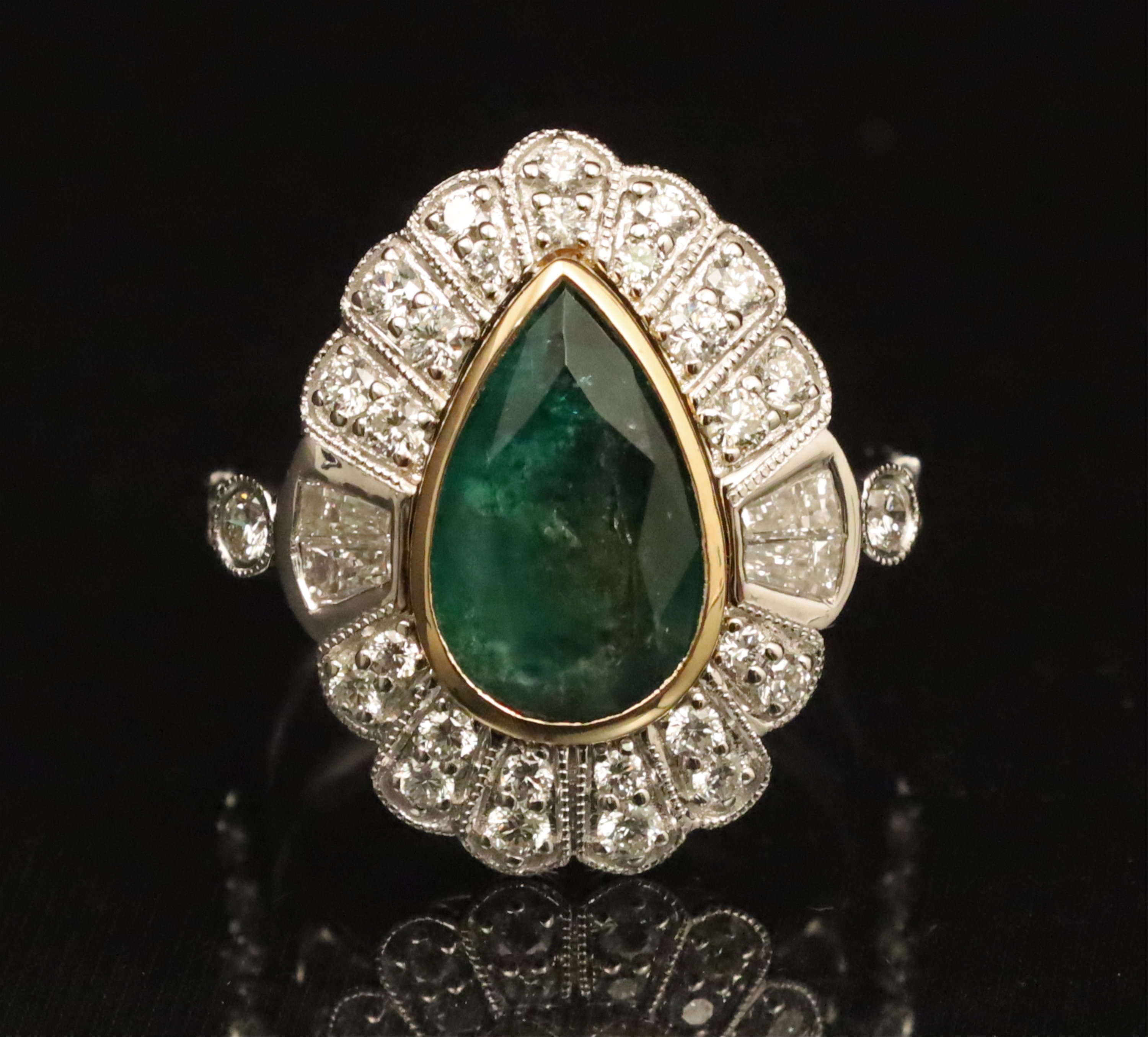 18K GOLD EMERALD DIAMOND RING 2a5b2d