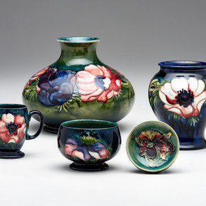 Moorcroft
English, 20th Century
Five