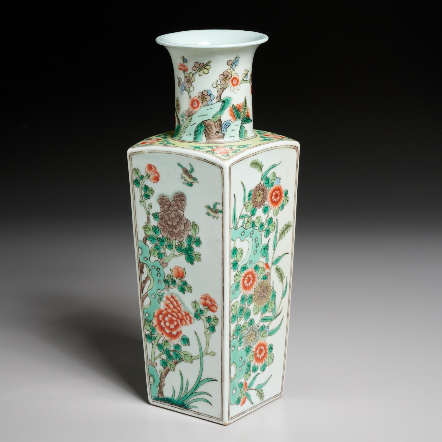 CHINESE FAMILLE VERT SQUARED PORCELAIN 2a5d73