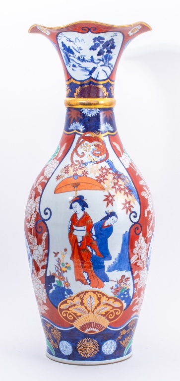 JAPANESE LARGE IMARI PORCELAIN VASE