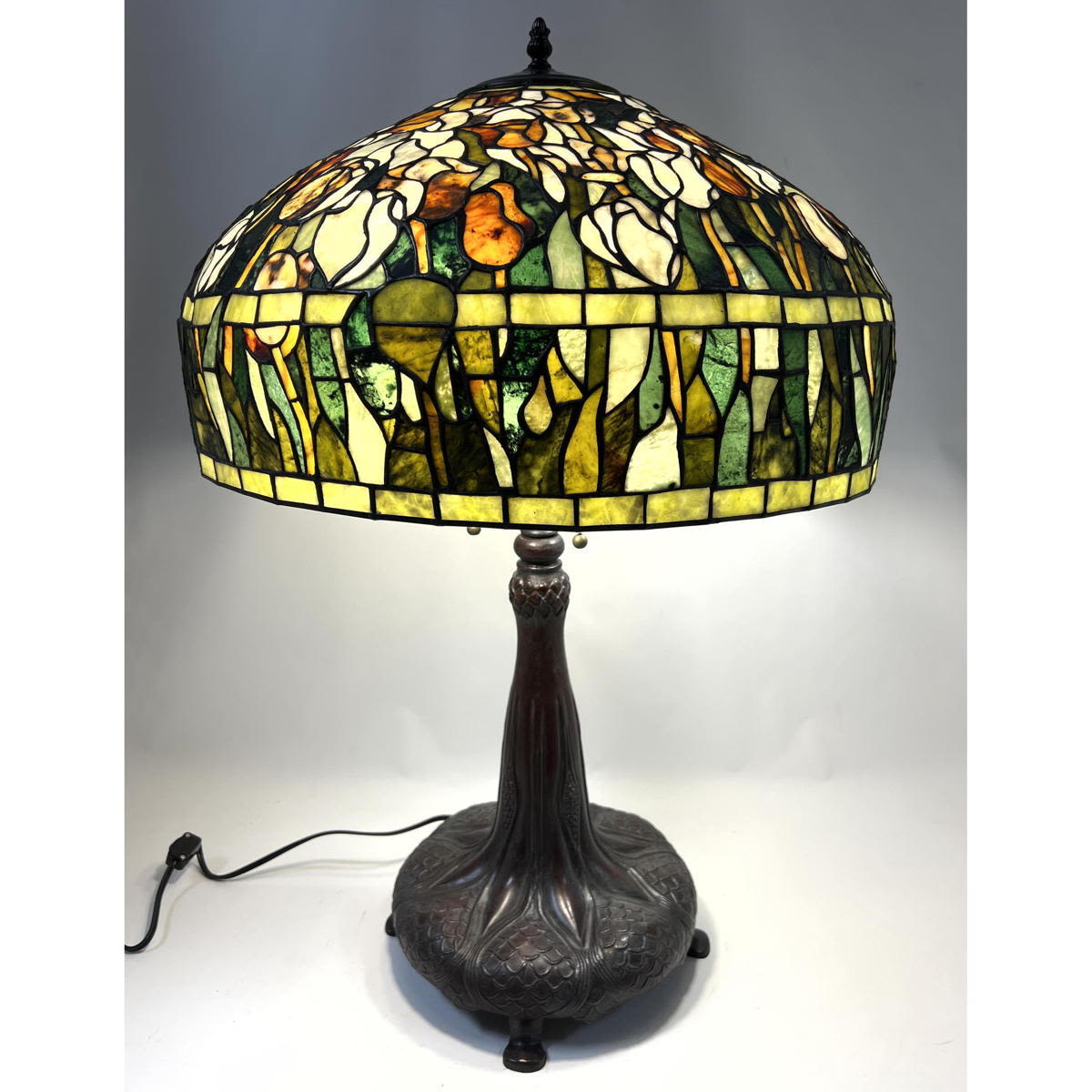 Tiffany style leaded glass table 2a624d