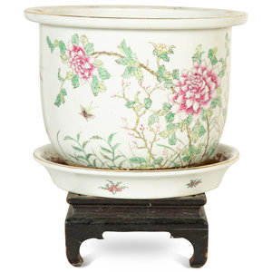 A Chinese Export Enameled Porcelain 2a644e