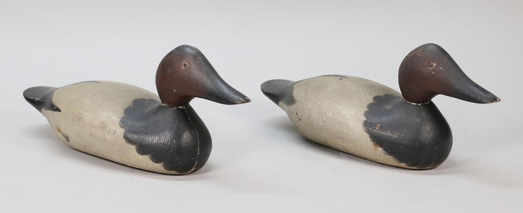 PAIR OF CARVED WOOD DUCK DECOYSPair 2a491a