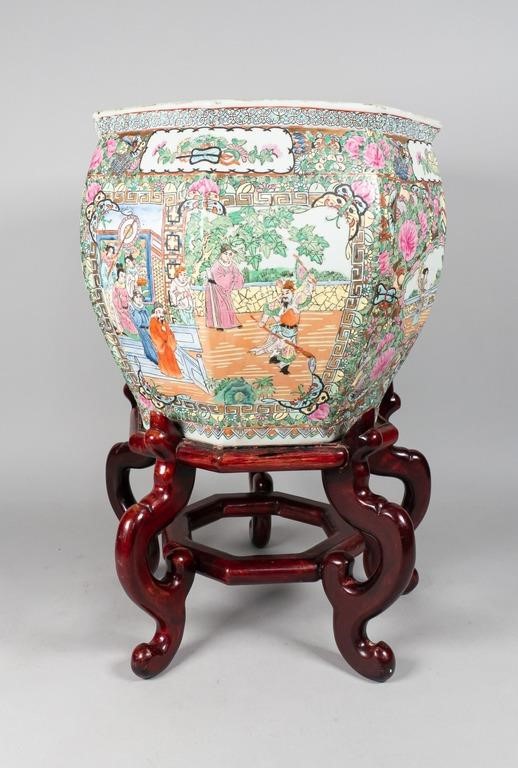 CHINESE PORCELAIN FISHBOWL ON STANDOctagonal