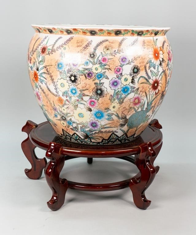 CHINESE PORCELAIN FISHBOWL ON STANDRound 2a4ac5