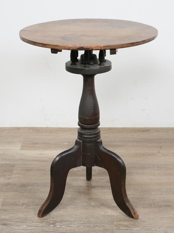 FEDERAL TILT TOP TEA TABLEFederal