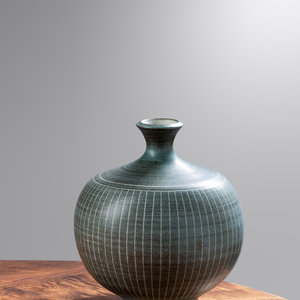 Harrison McIntosh
(American, 1914-2016)
Vessel
glazed