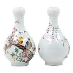 A Pair of Chinese Porcelain Vases 2a8a5a