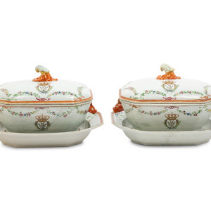 A Pair of Chinese Export Porcelain