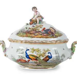 A Meissen Porcelain Soup Tureen depicting 2a73fe