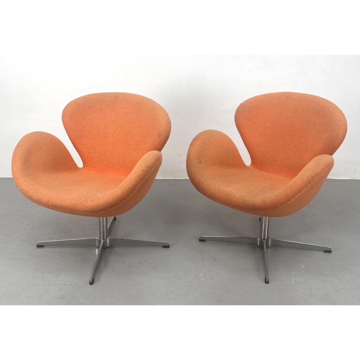 Pr Arne Jacobsen style swan chairs.