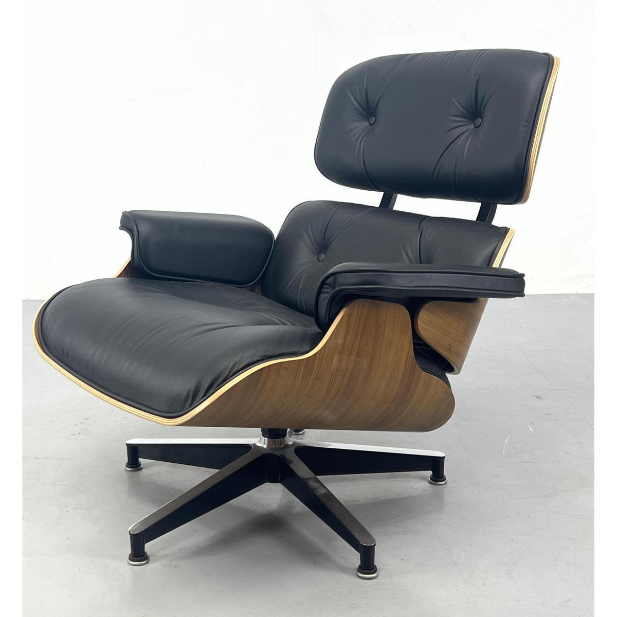 CHARLES EAMES Modernist Lounge Chair.