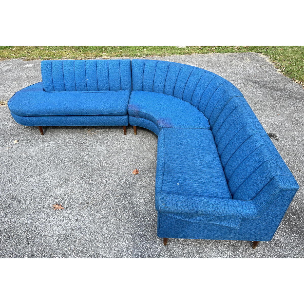 Three Part Sectional Sofa Seating  2a7851