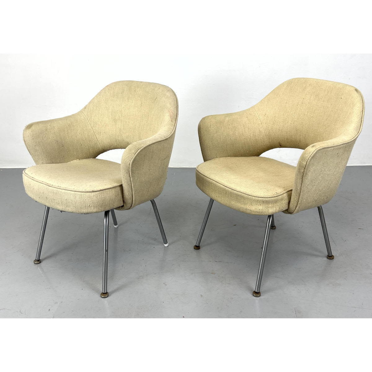 Pr Saarinen style Upholstered Dining 2a786a
