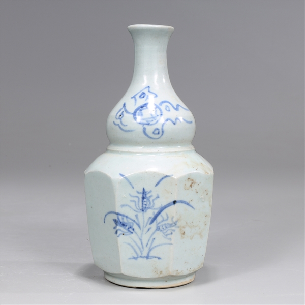 Korean blue and white porcelain 2aa5e8