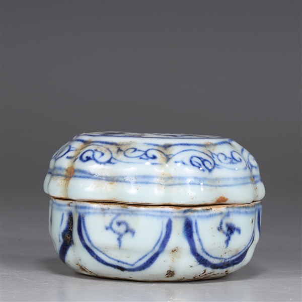 Chinese blue and white porcelain 2aa69b