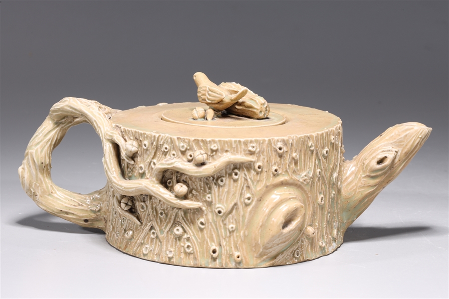 Elaborate Chinese porcelain teapot 2aa704