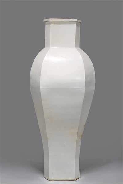 Large Chinese blanc de chine vase
