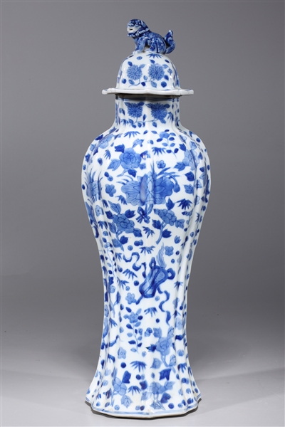 Tall Chinese blue and white porcelain 2aa79c