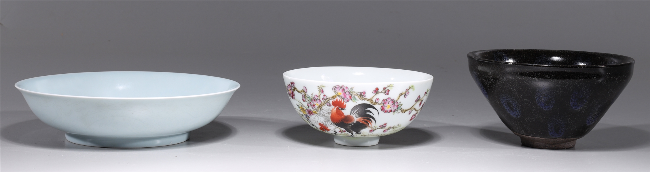 Three Chinese porcelain and ceramic 2aa7a6