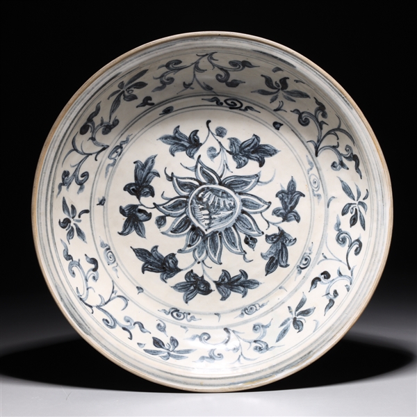 Chinese blue and white Ming style charger