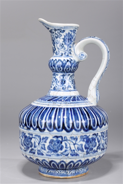 Unusual form Chinese blue and white 2aa7b8