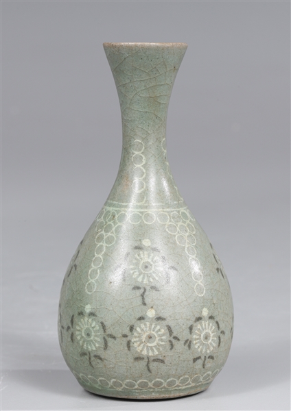 Small Korean inlaid celadon glazed 2aa9d5