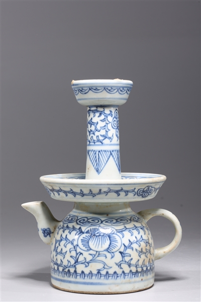 Chinese blue and white porcelain ewer;