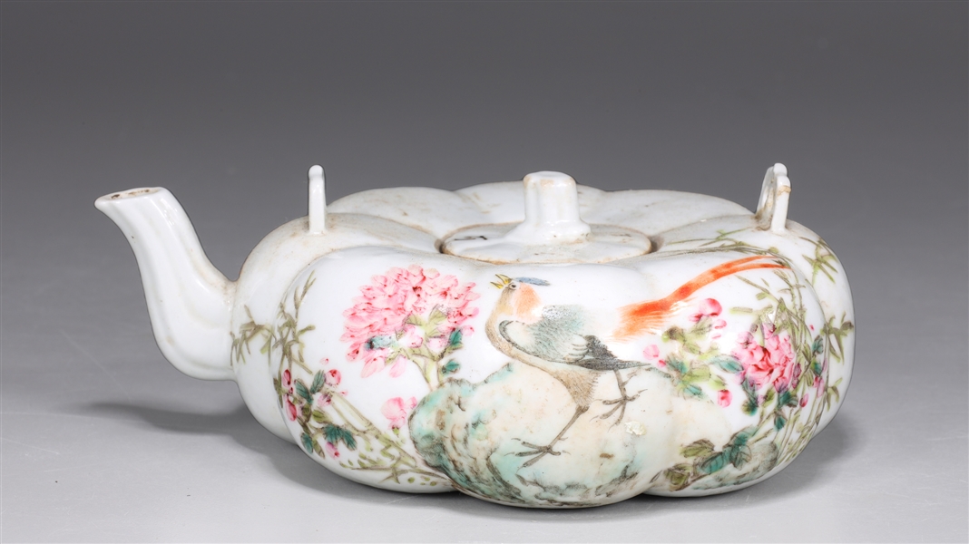 Chinese Famille Rose enameled porcelain 2aae89