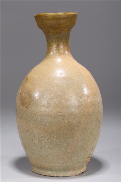 Early Korean Yi Dynasty bottle-vase