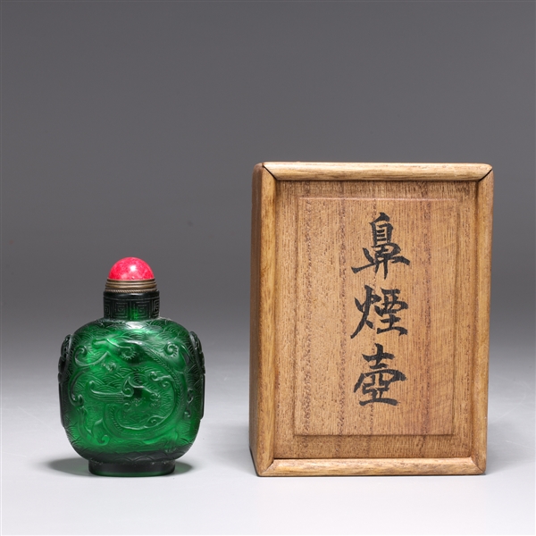 Chinese emerald green glass snuff bottle