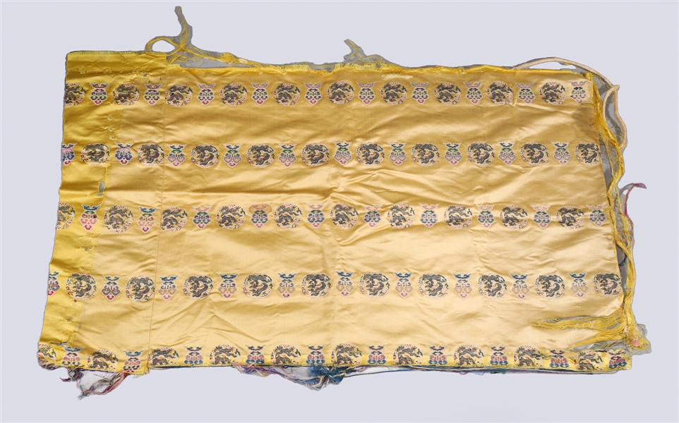Chinese embroidered silk fragment 2ab093