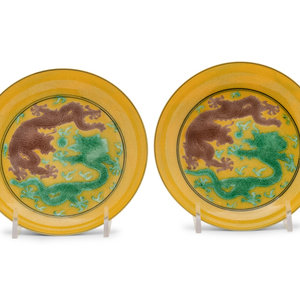 A Pair of Yellow Ground Porcelain 2ab497