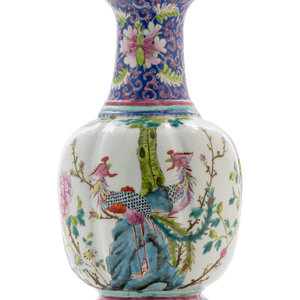 A Chinese Famille Rose Porcelain 2ab4b5